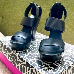 Diane vonFurstenburg wedges